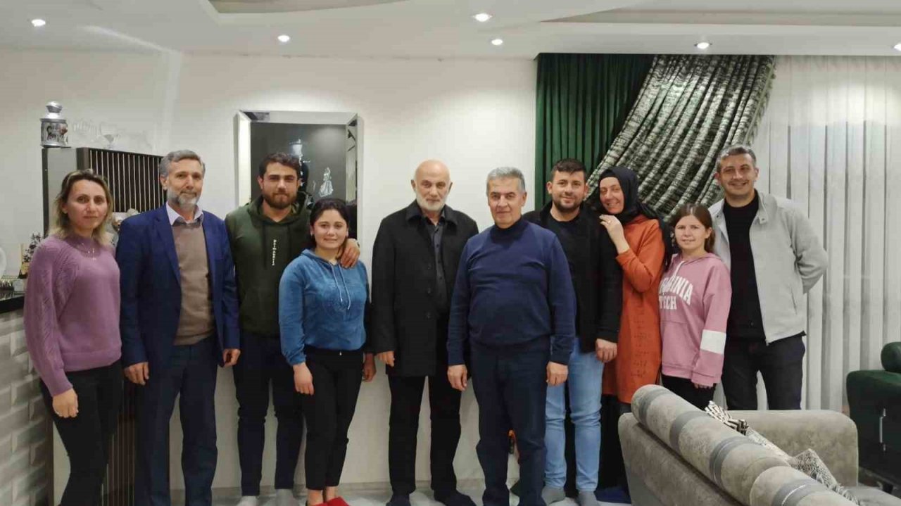 Başkan Erol, iftarda ailelere konuk oluyor