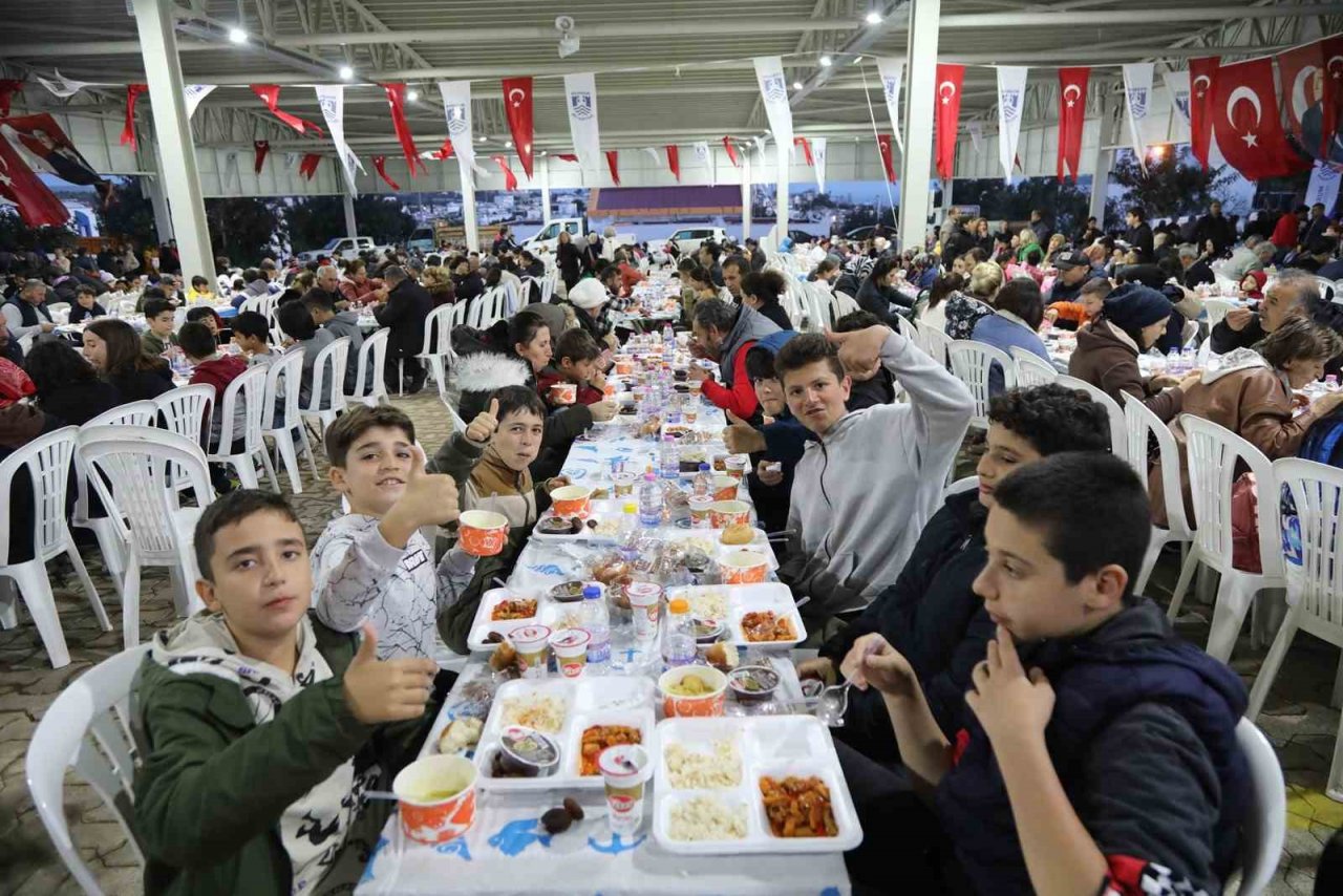 Belediye iftar programları devam ediyor