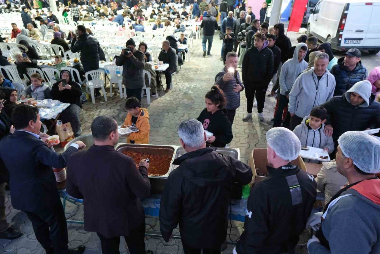 Belediye iftar programları devam ediyor