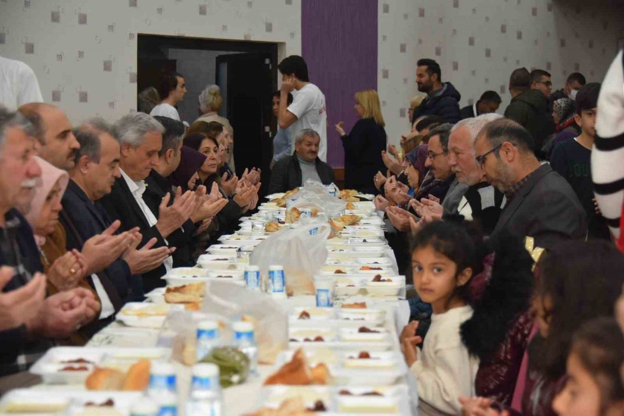 Bozüyük’te Şehit Aileleri ve Gaziler Dayanışma Derneği tarafından iftar programı düzenlendi