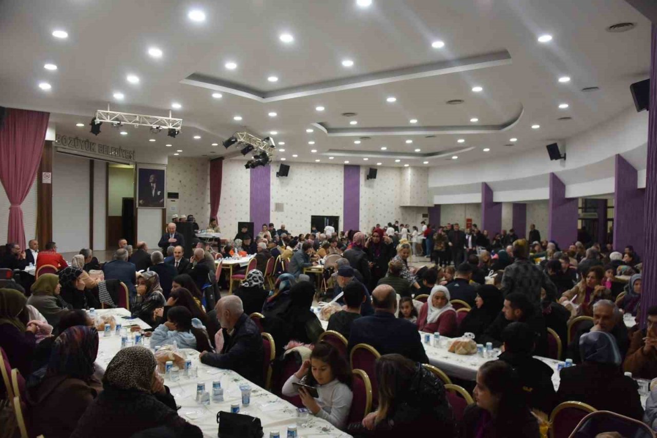 Bozüyük’te Şehit Aileleri ve Gaziler Dayanışma Derneği tarafından iftar programı düzenlendi