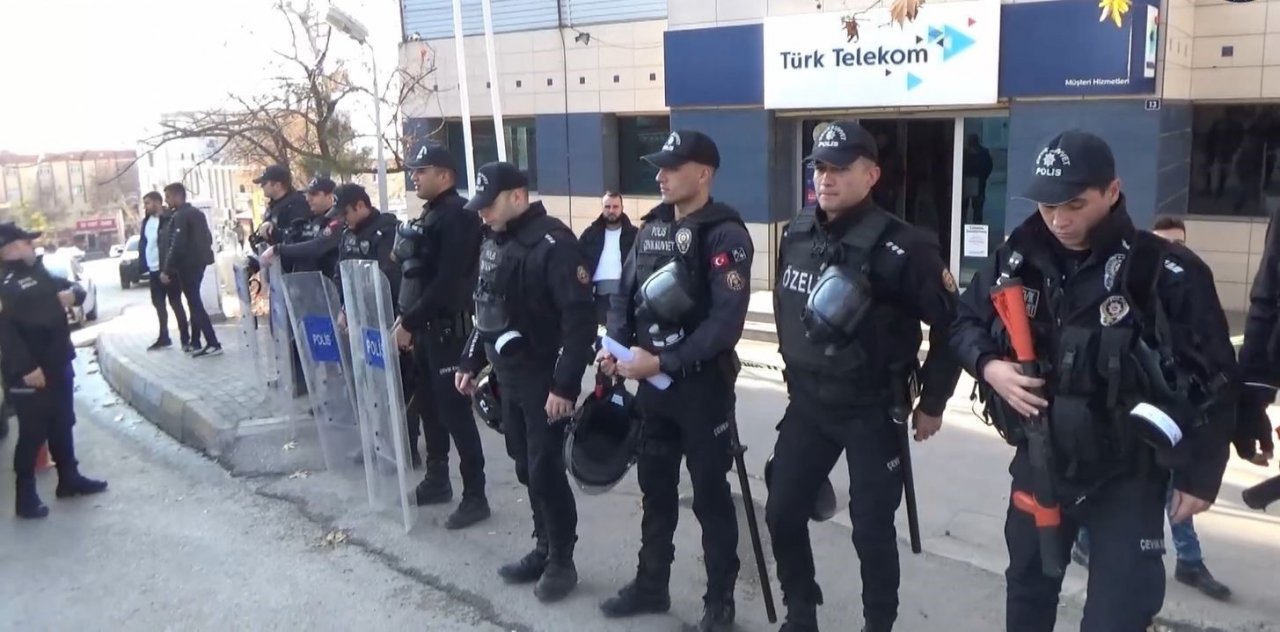 Şırnak polisinden nefes kesen silahlı soygun tatbikatı