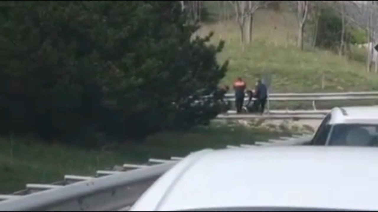 ’Dur’ ihtarına uymayan şüpheli aracıyla polise böyle çarptı