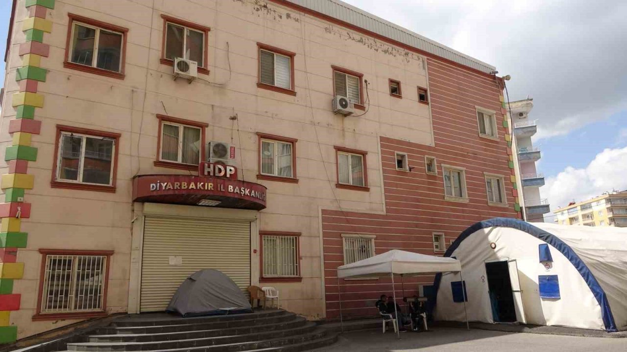 Evlat nöbetindeki Aydan Arslan: “Evladımı almadan hiçbir yere ayrılmayacağım”