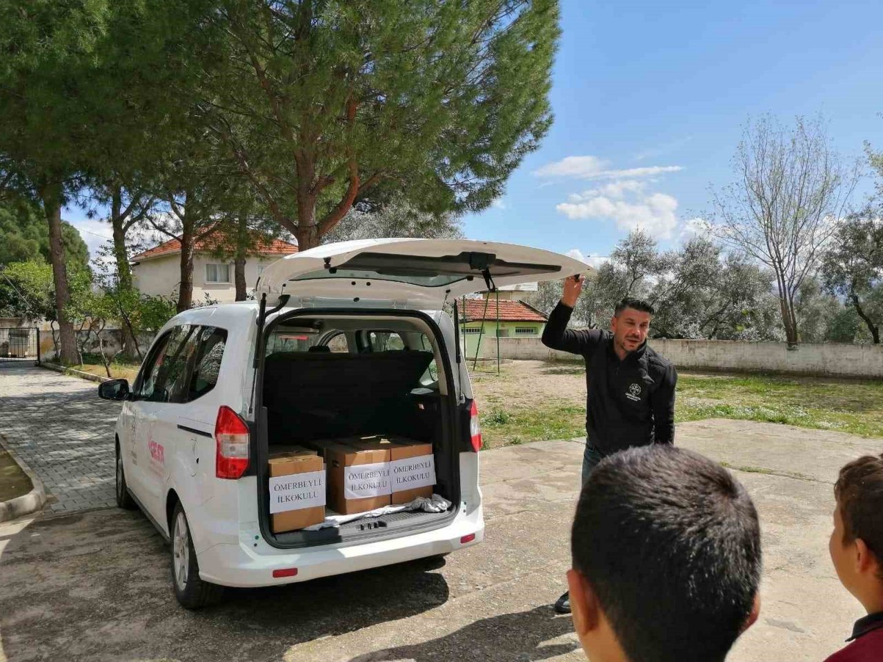 Depremzede ailelerin ramazan kolileri miniklerden