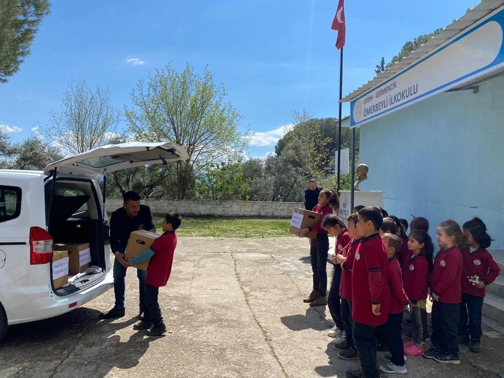 Depremzede ailelerin ramazan kolileri miniklerden