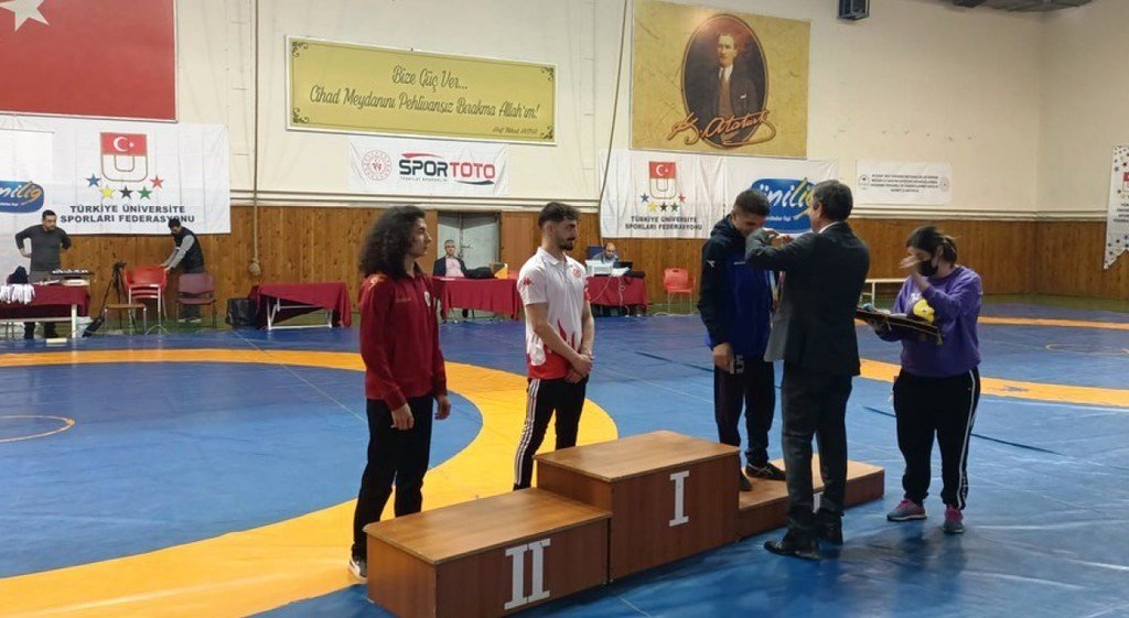 DPÜ Serbest Stil Güreş Takımı Türkiye birincisi