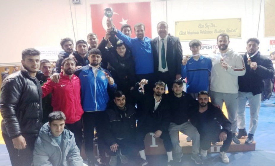 DPÜ Serbest Stil Güreş Takımı Türkiye birincisi