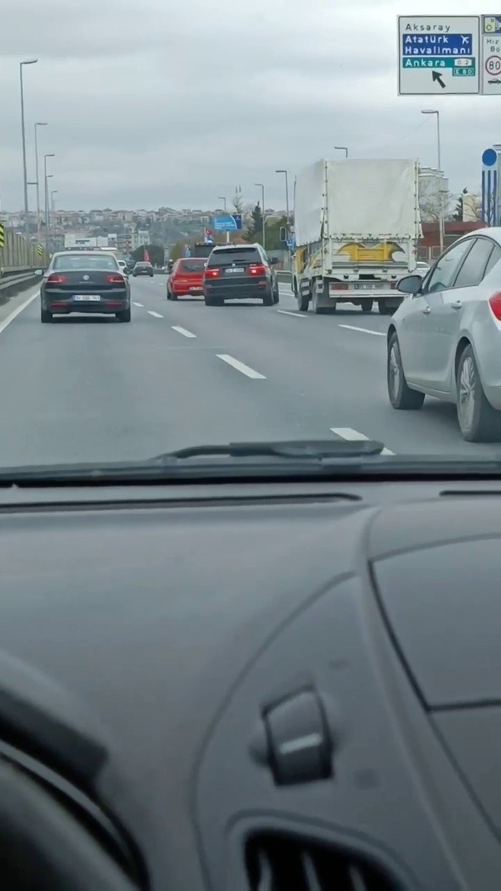 E-5’te makas atarak ilerleyen sürücü kamerada