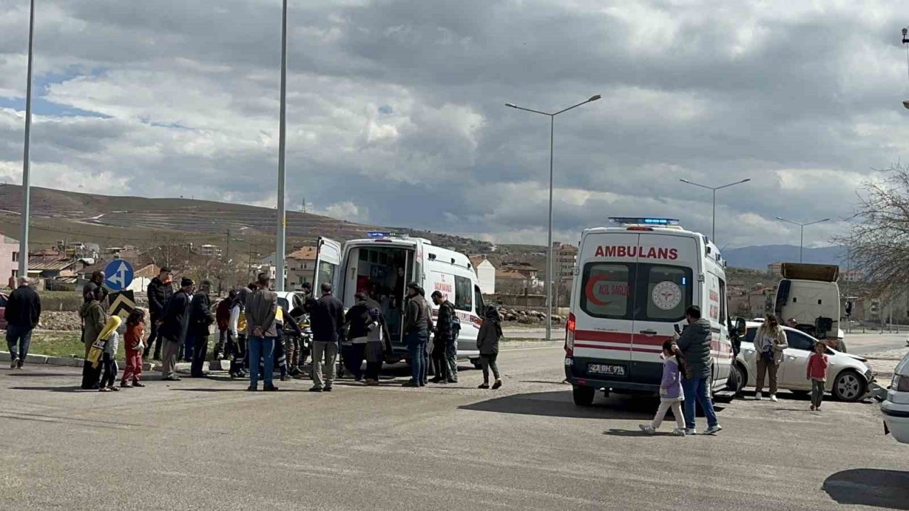 Elazığ’da trafik kazası: 3 yaralı