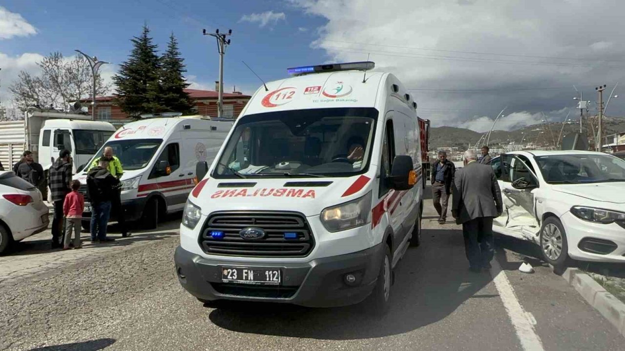 Elazığ’da trafik kazası: 3 yaralı
