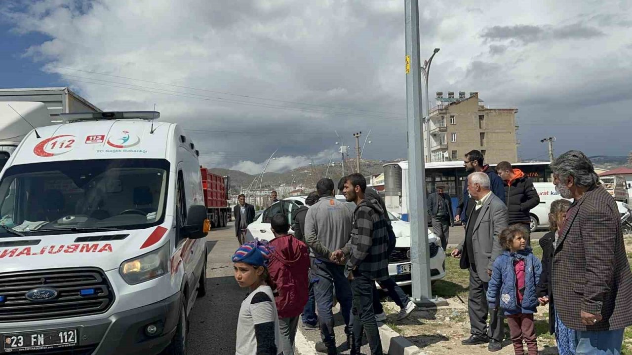 Elazığ’da trafik kazası: 3 yaralı