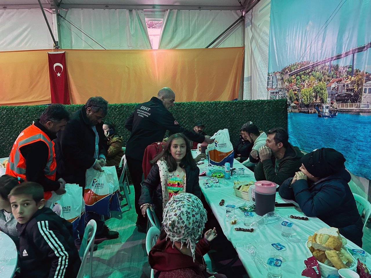 ESKAT, kurtardığı depremzedelerle iftar yaptı