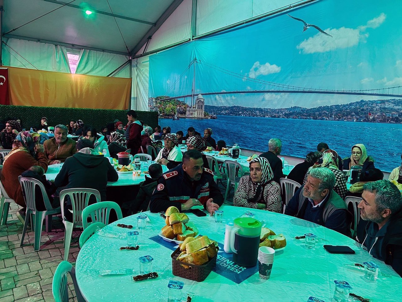 ESKAT, kurtardığı depremzedelerle iftar yaptı