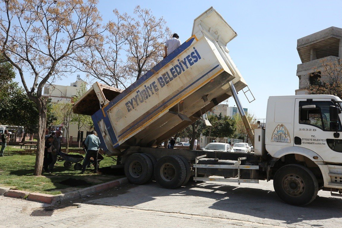 Eyyübiye parkları bahara hazırlanıyor