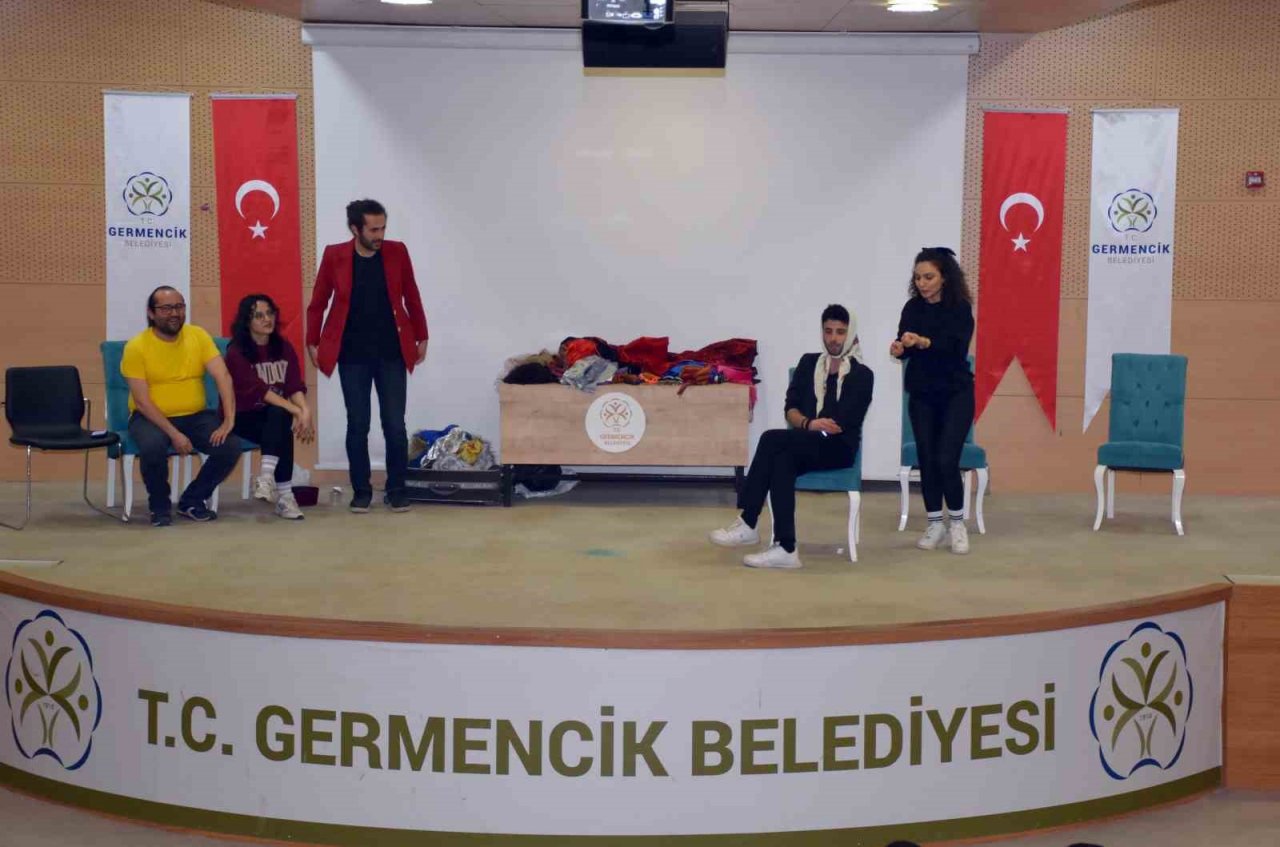 Germencik’te doğaçlama tiyatrosu büyük ilgi gördü