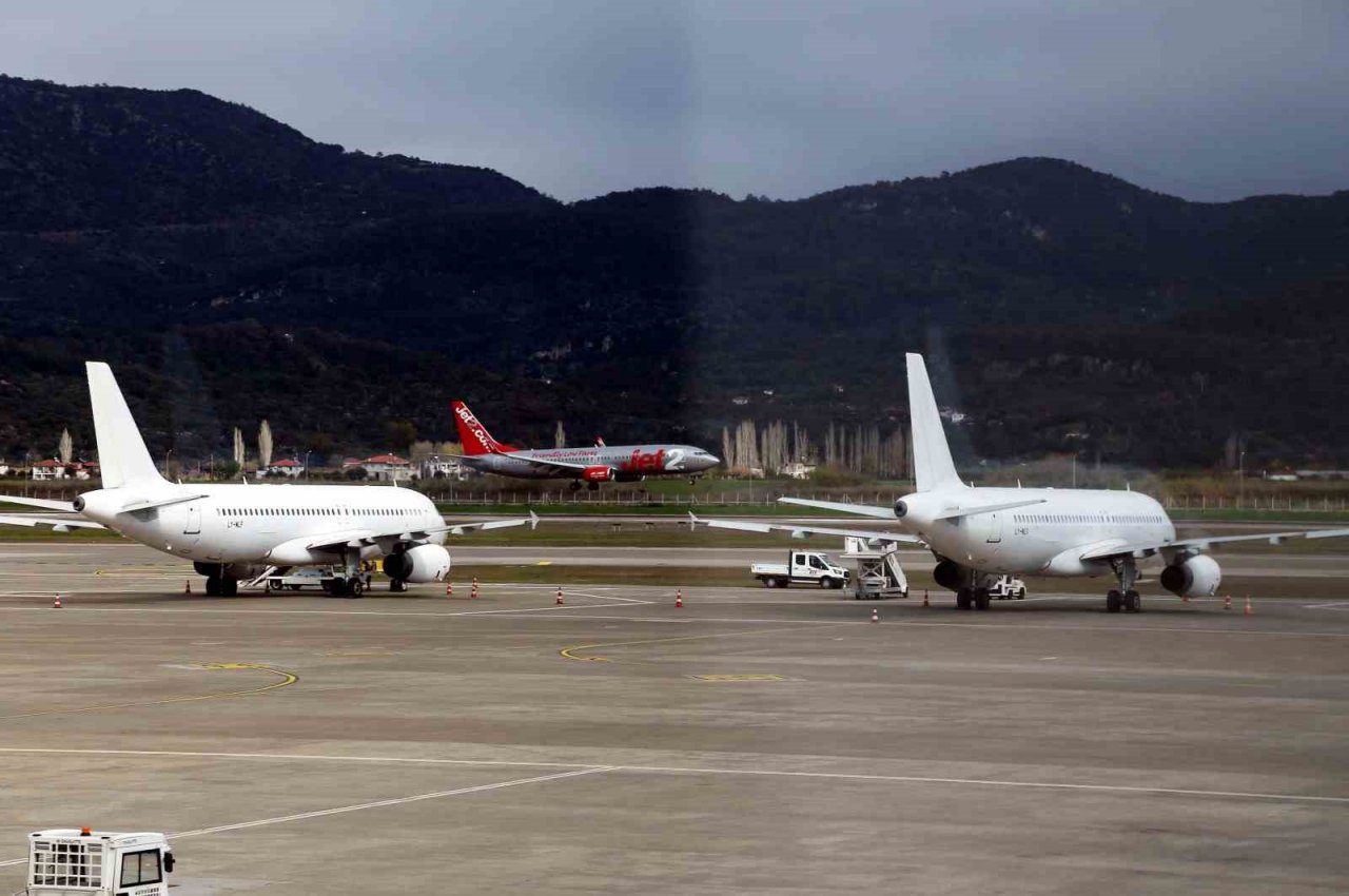 Kış sezonunda 2 bin 240 uçakla 327 bin 307 yolcu geldi