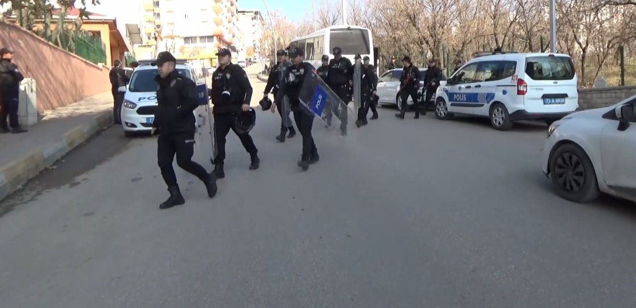 Şırnak polisinden nefes kesen silahlı soygun tatbikatı