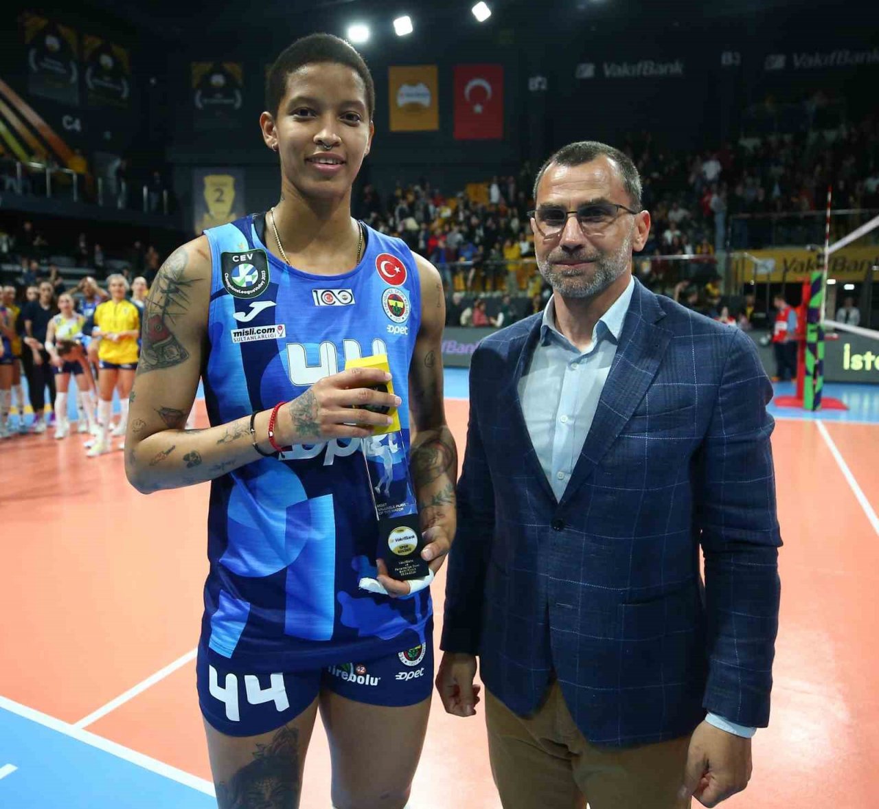 Fenerbahçe, Vakıfbank’a set vermedi