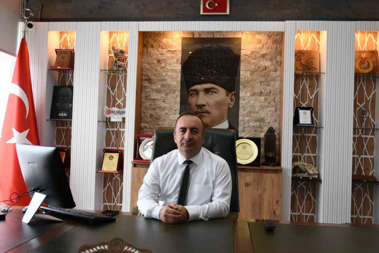 İlçede kurulan aşevinde ocaklar her gün ihtiyaç sahibi aileler ve depremzedeler için yanıyor