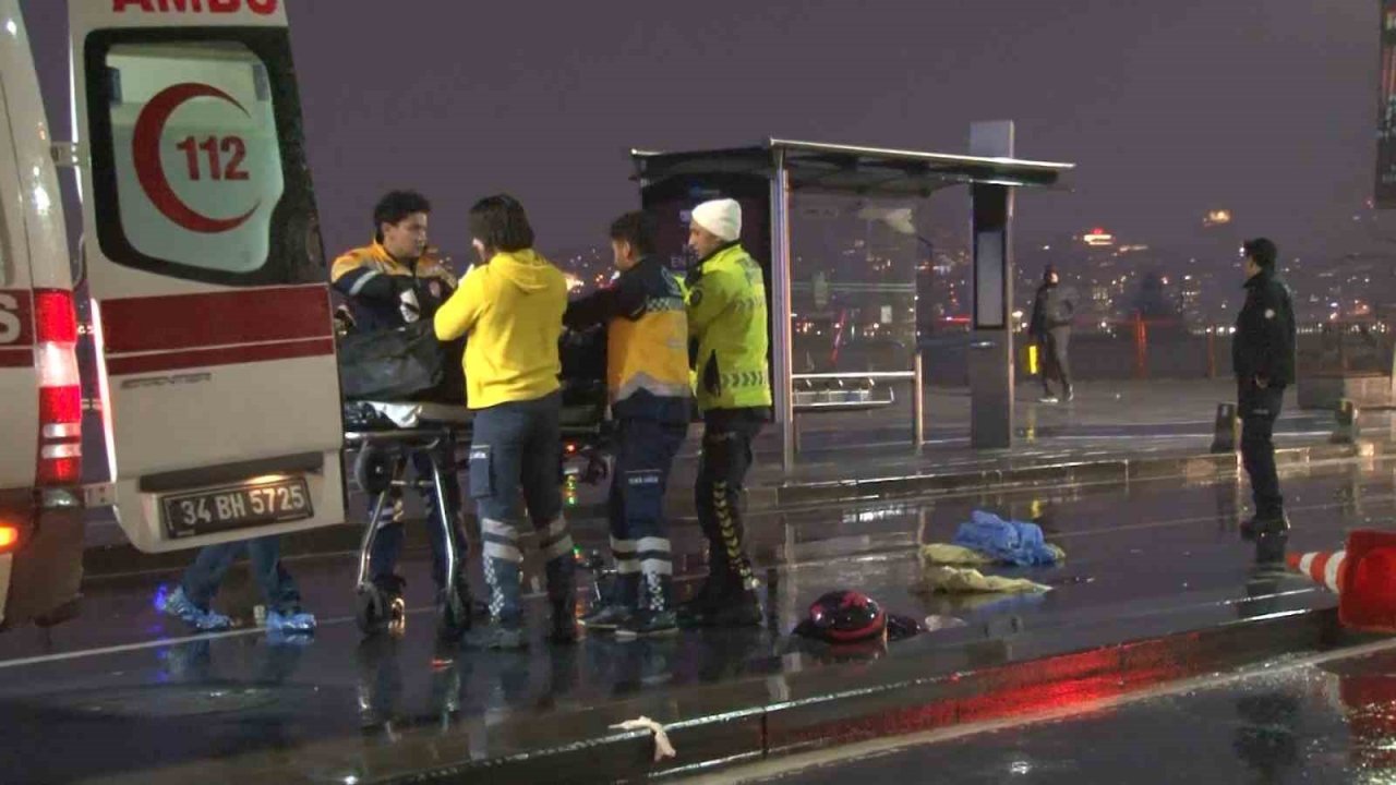 İstanbul’da otomobilin altında kalan motosiklet sürücüsü hayatını kaybetti