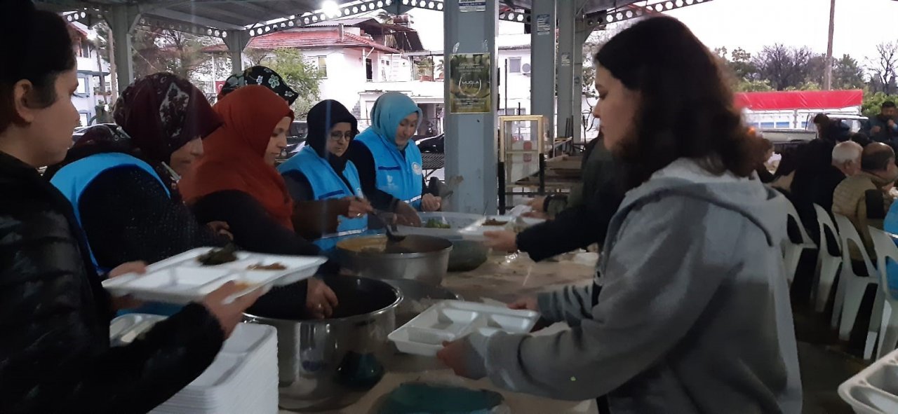 Köyceğiz’de iftara katılan öğrencilere diş kirası