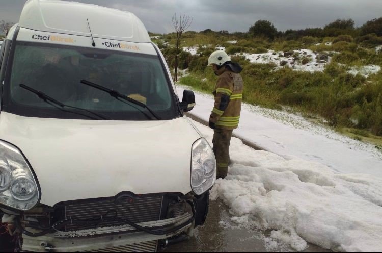 Kar yağmadı ama Çeşme beyaza büründü