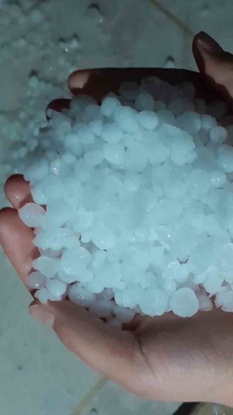 Kar yağmadı ama Çeşme beyaza büründü