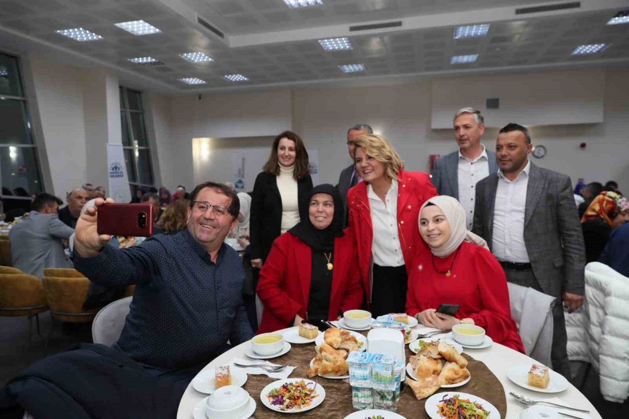 İzmit’in muhtarları iftarda bir araya geldi