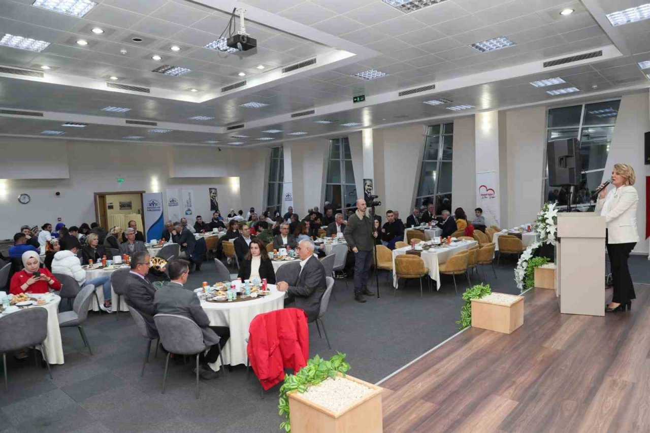 İzmit’in muhtarları iftarda bir araya geldi