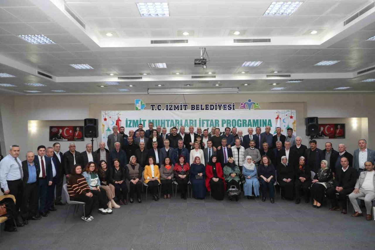 İzmit’in muhtarları iftarda bir araya geldi