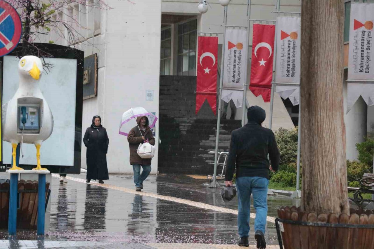 Kahramanmaraş’ta sağanak yağış etkili oldu