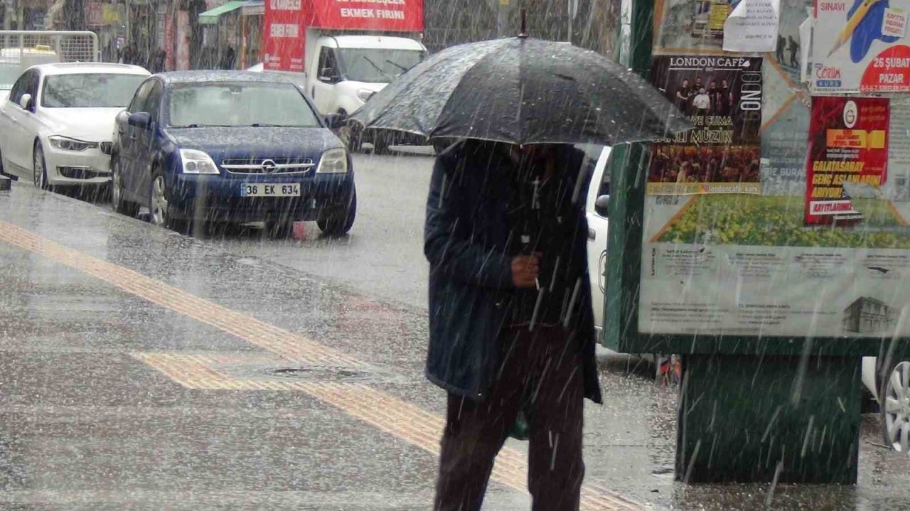 Kars’ta dolu yağışı etkili oldu