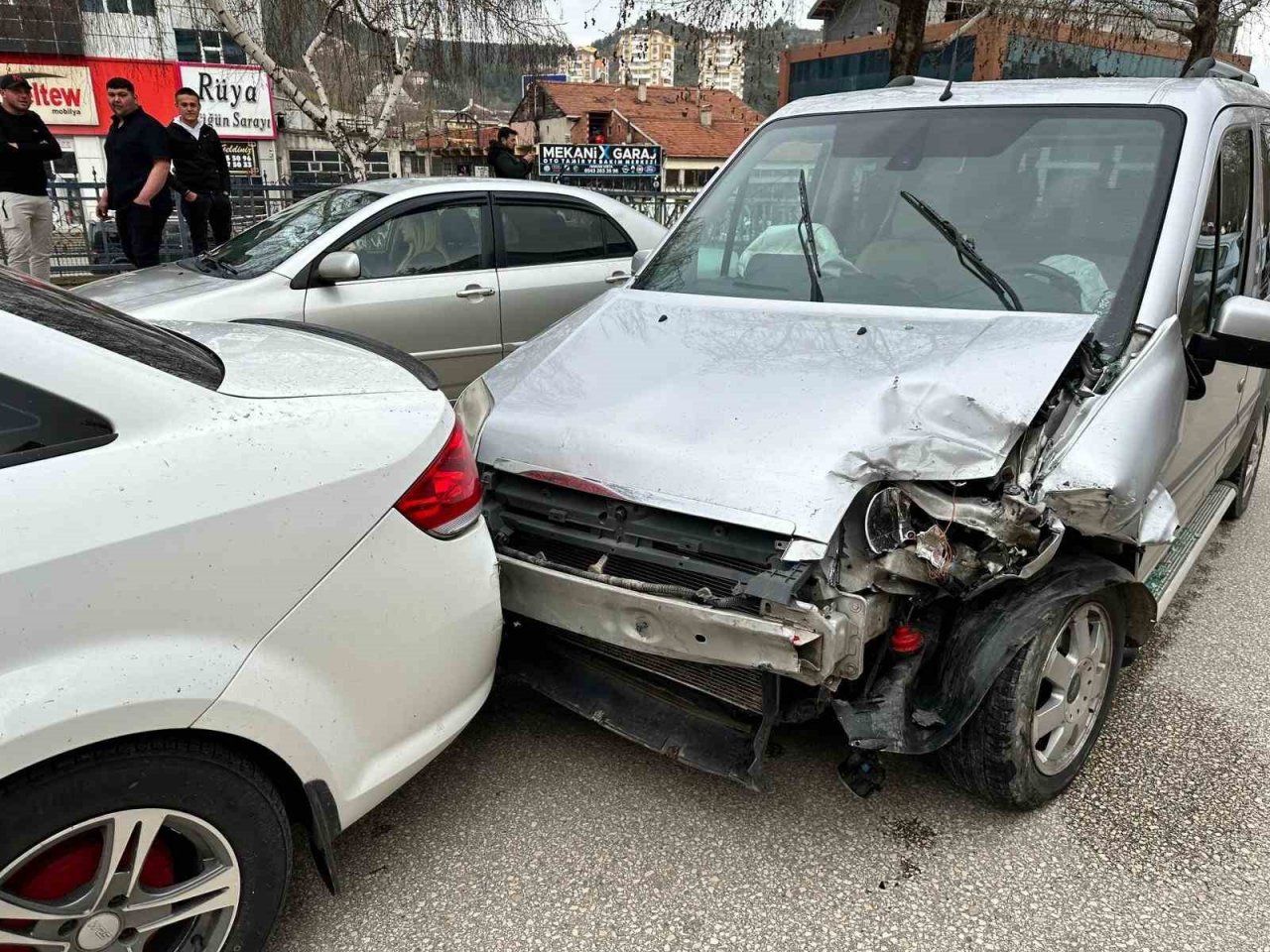 Kastamonu’da 3 araç çarpıştı: 1 yaralı