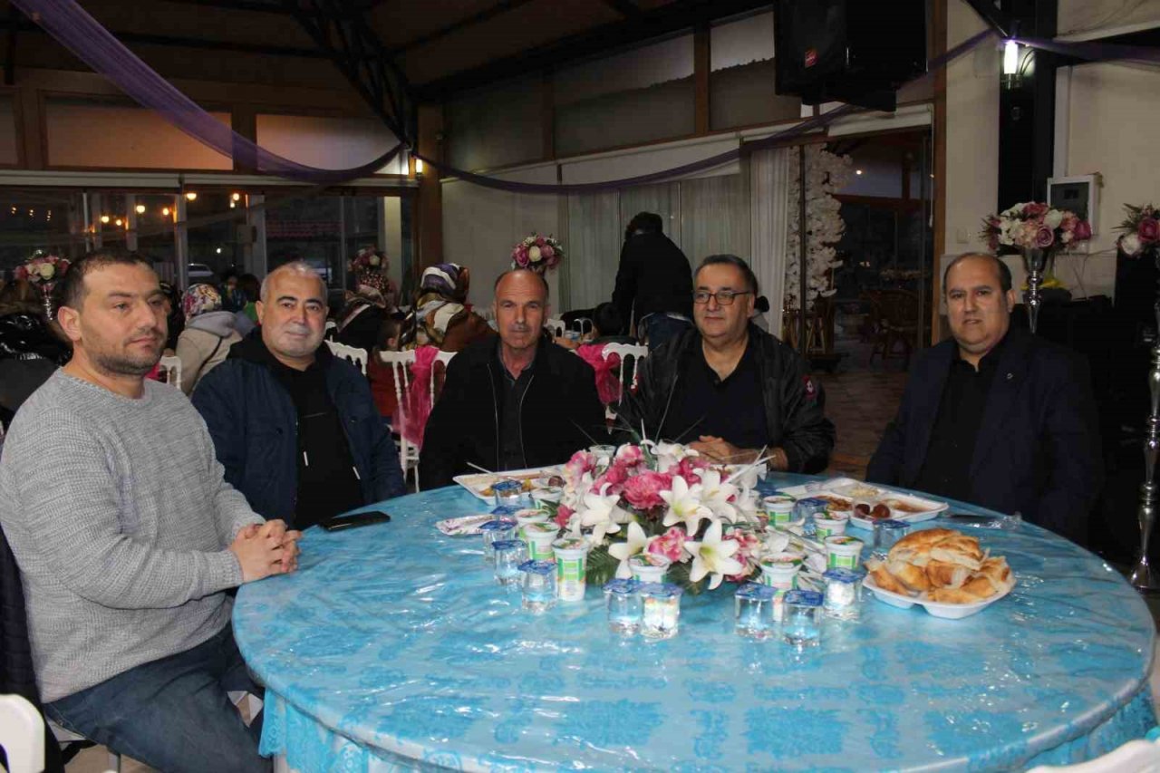 Osmaneli de depremzede öğrenciler ve aileleriyle birlikte iftar yaptılar