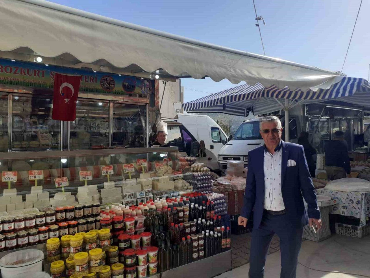 Başkan Topaloğlu’ndan pazar esnafının istek ve şikayetlerini dinledi