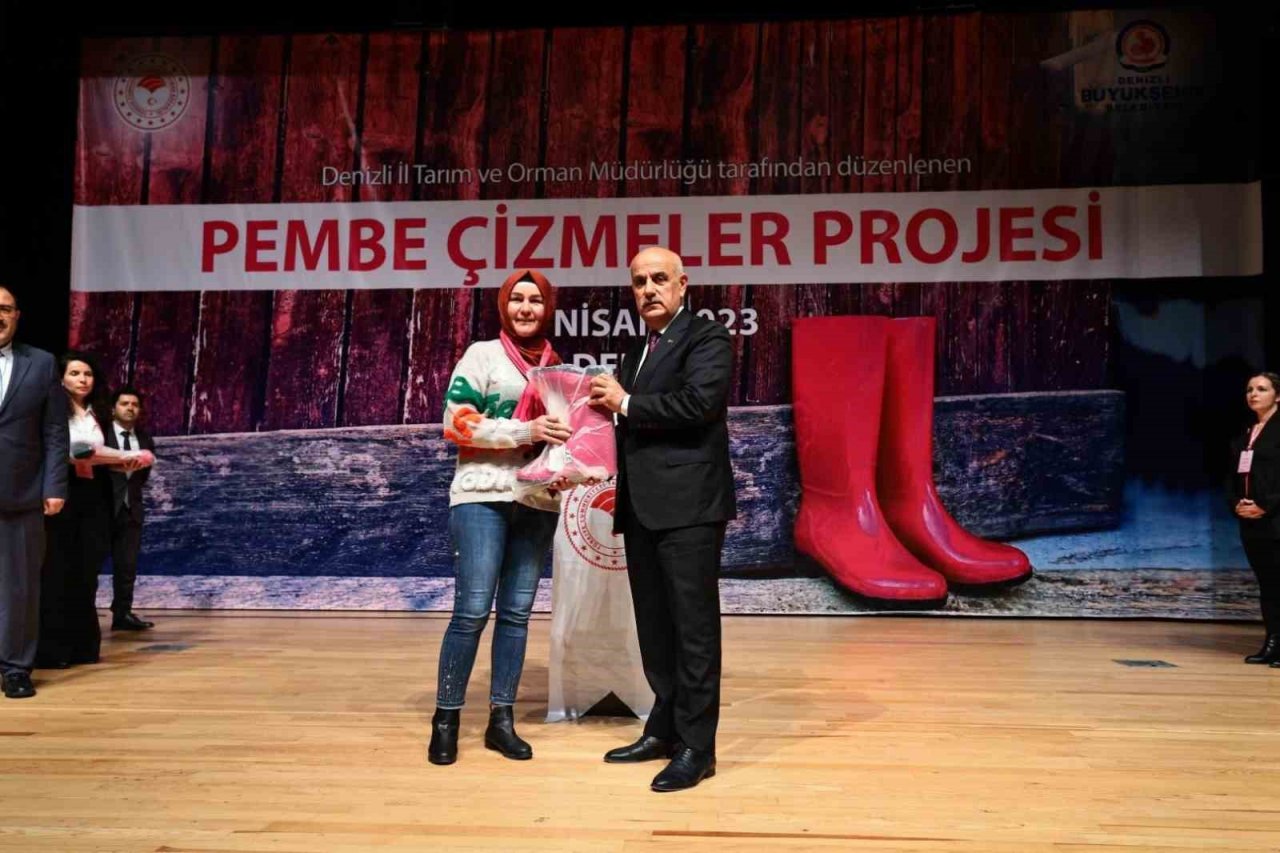 Denizli Büyükşehirden Pembe Çizmelere destek
