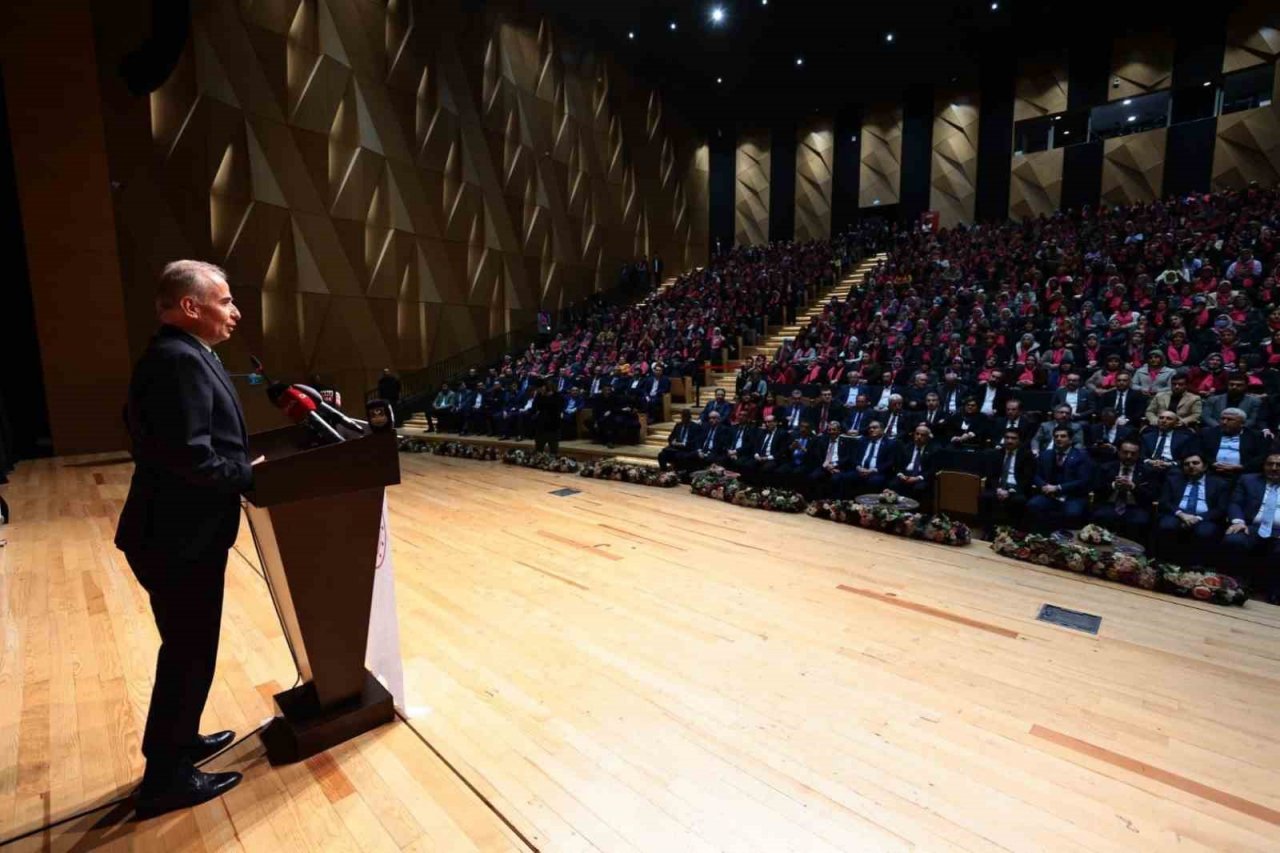 Denizli Büyükşehirden Pembe Çizmelere destek