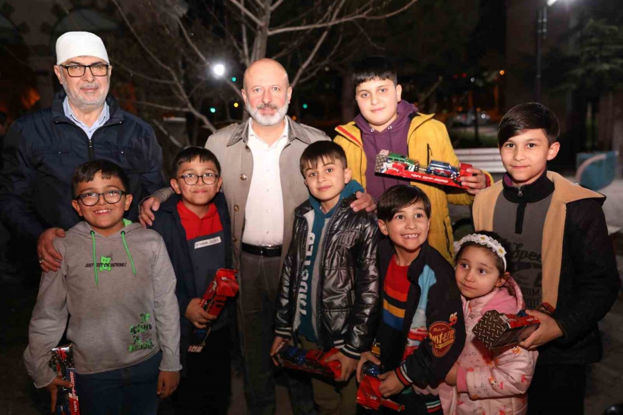 Başkan Çolakbayrakdar: “Kendi öz imkânlarıyla kentsel dönüşüm yapan belediyeyiz”