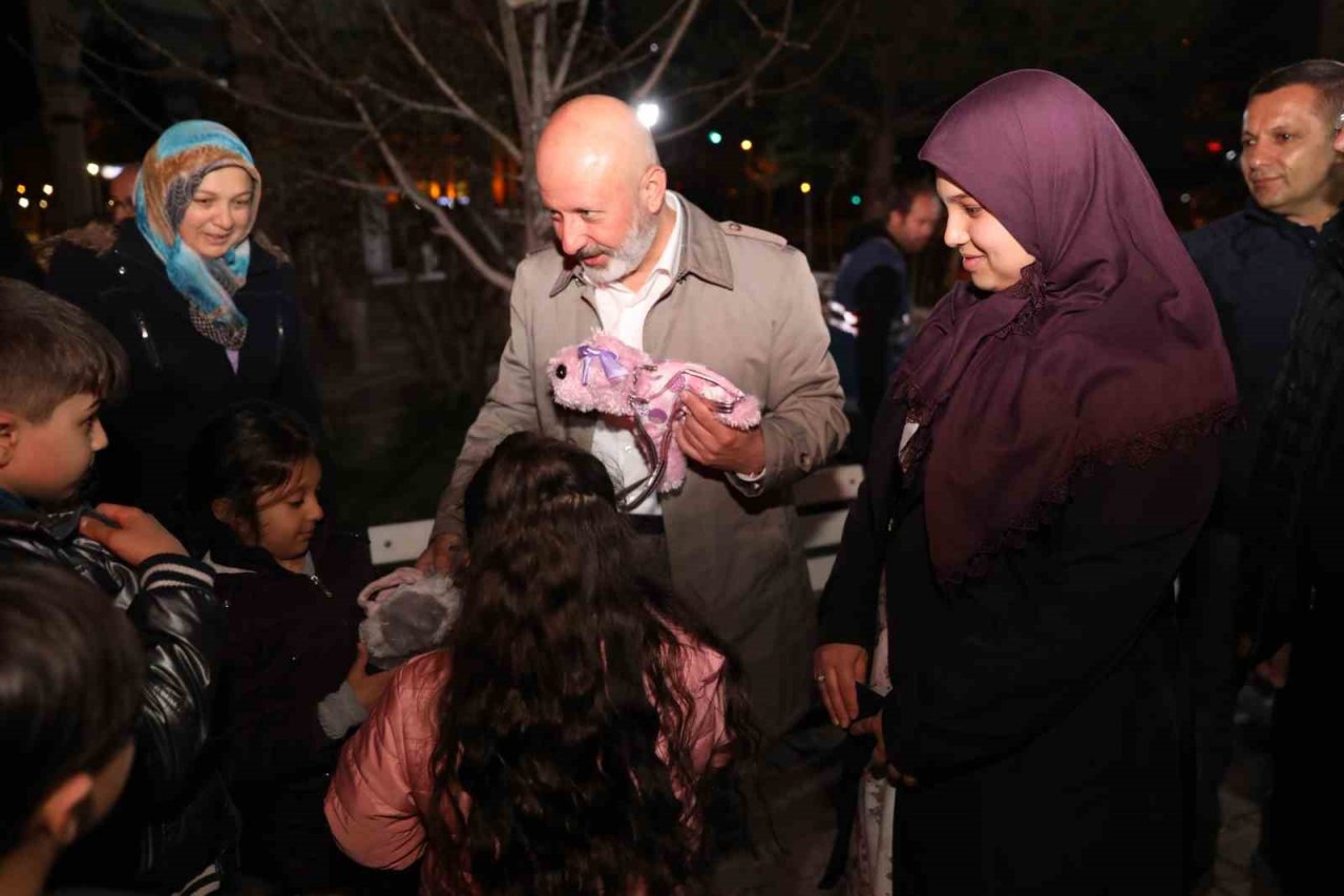 Başkan Çolakbayrakdar: “Kendi öz imkânlarıyla kentsel dönüşüm yapan belediyeyiz”