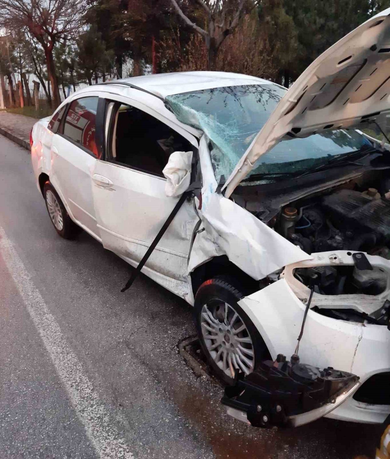 Kütahya’da halk otobüsü ile otomobil çarpıştı: 1 yaralı