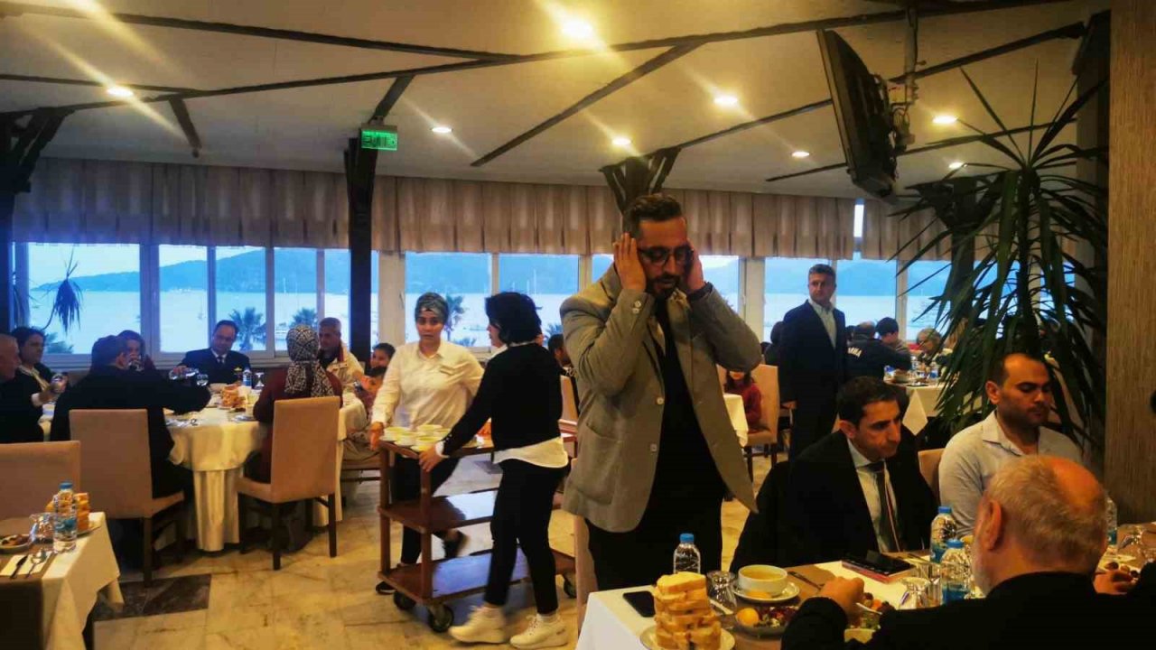 Marmaris Polisevi’nde konaklayan depremzedelere iftar yemeği verildi