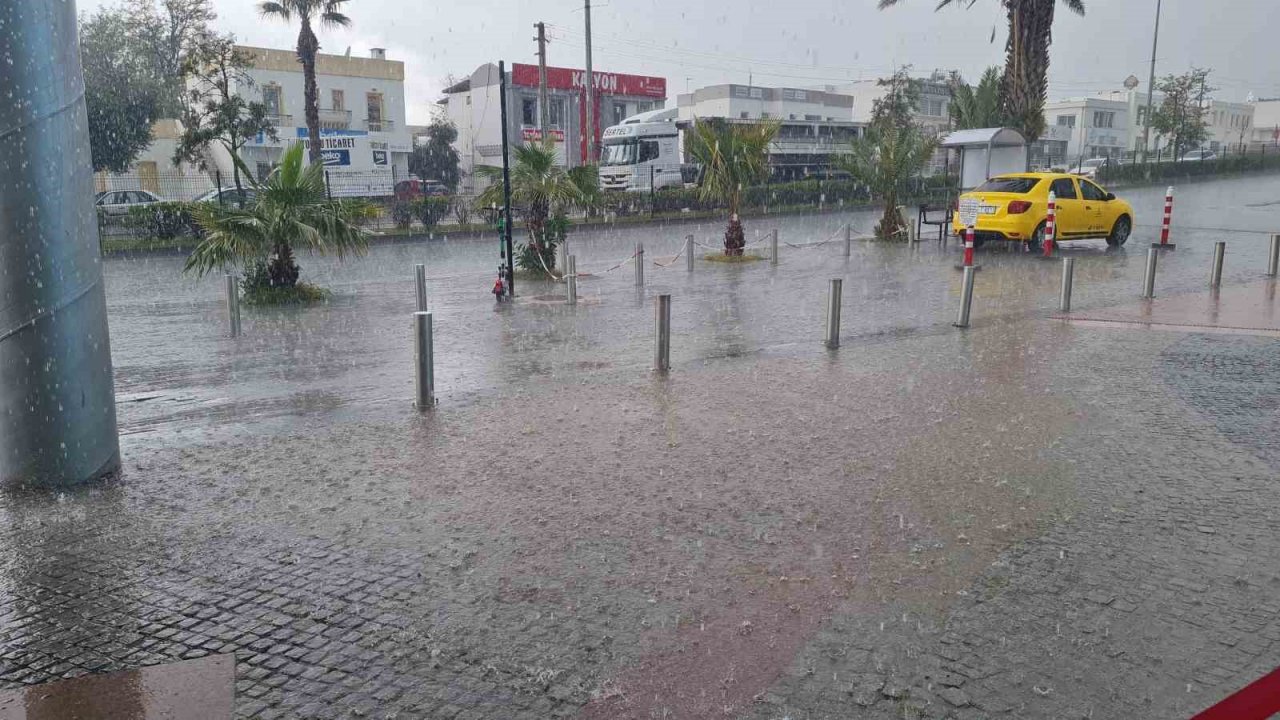 Bodrum’da sağanak ve dolu etkili oldu