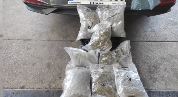 Araba lastiğinden 16 buçuk kilo uyuşturucu çıktı: 11 kişi tutuklandı