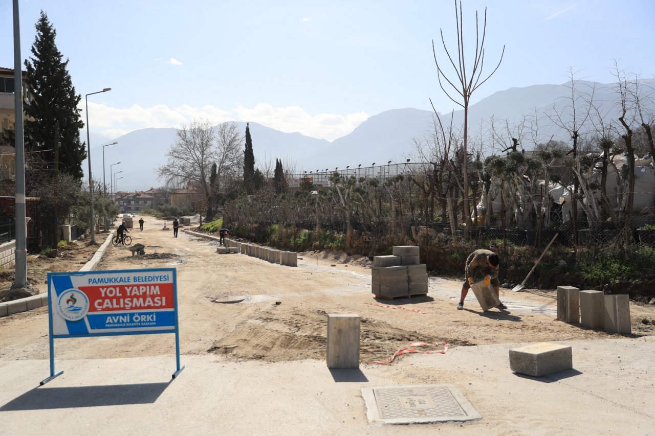 Pamukkale Belediyesi mahallelerini yenileme çalışmalarını sürdürüyor