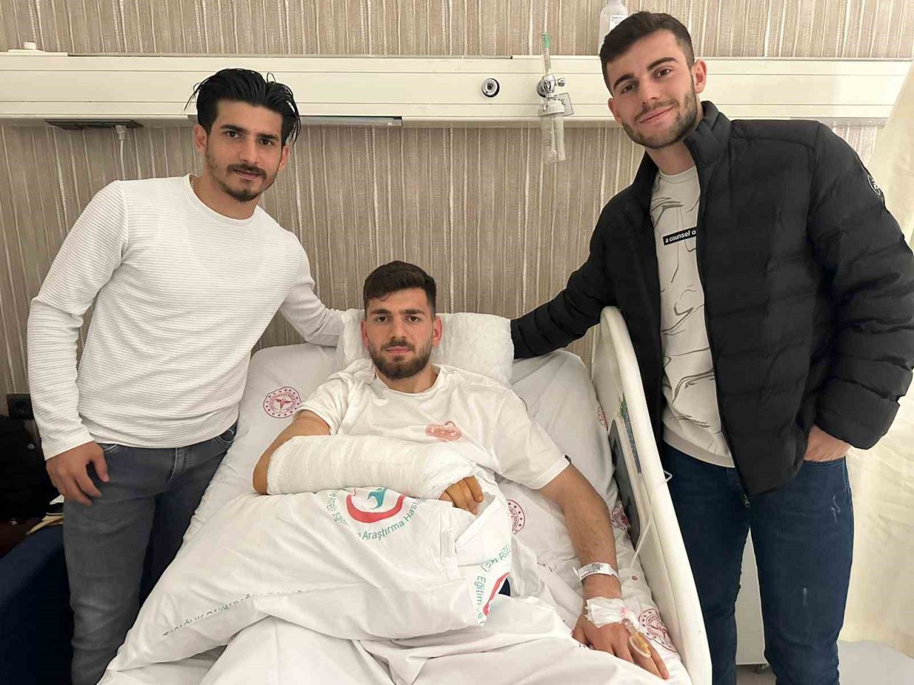 Müsabakada kırılan parmağıyla 75 dakika oynadı, Rize’ye döner dönmez ameliyata alındı