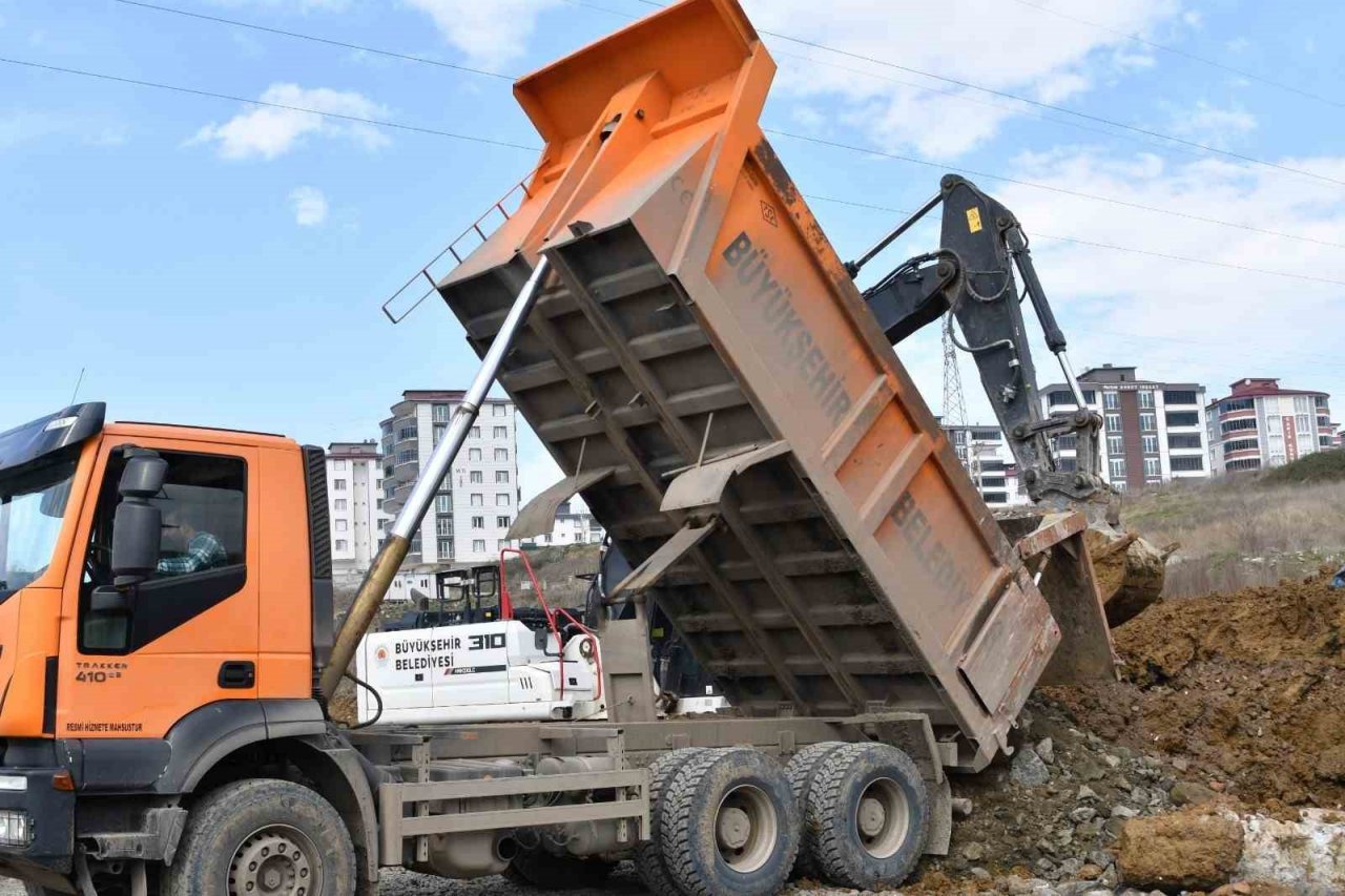 Büyükşehir trafiği çözüyor