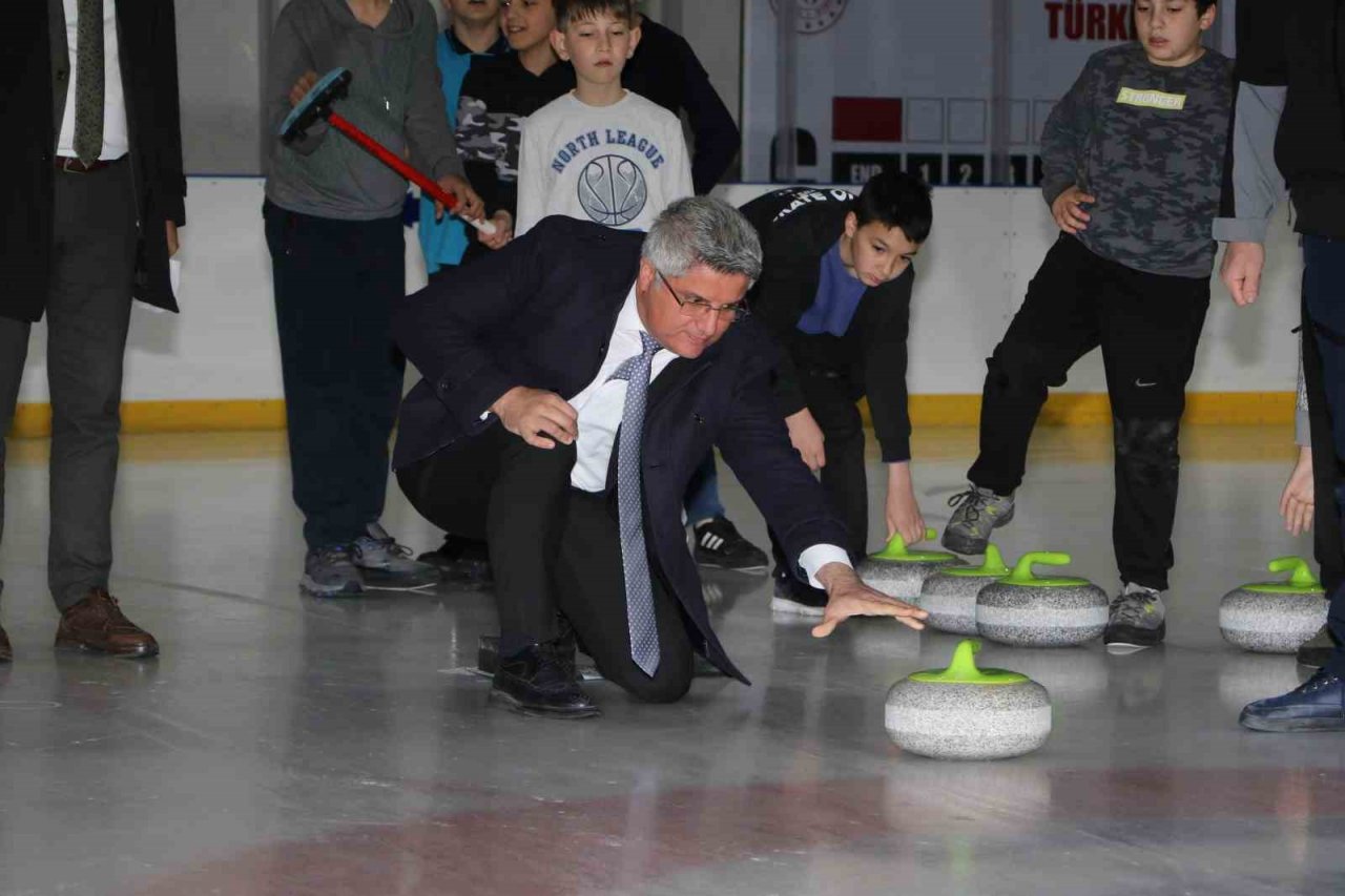 ’Buzda Satranç Curling Projesi’nde 1300 öğrenciye eğitim