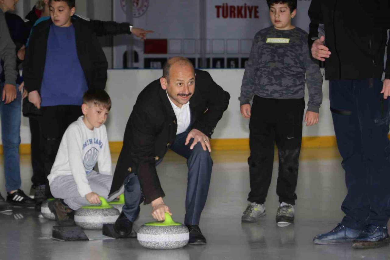 ’Buzda Satranç Curling Projesi’nde 1300 öğrenciye eğitim
