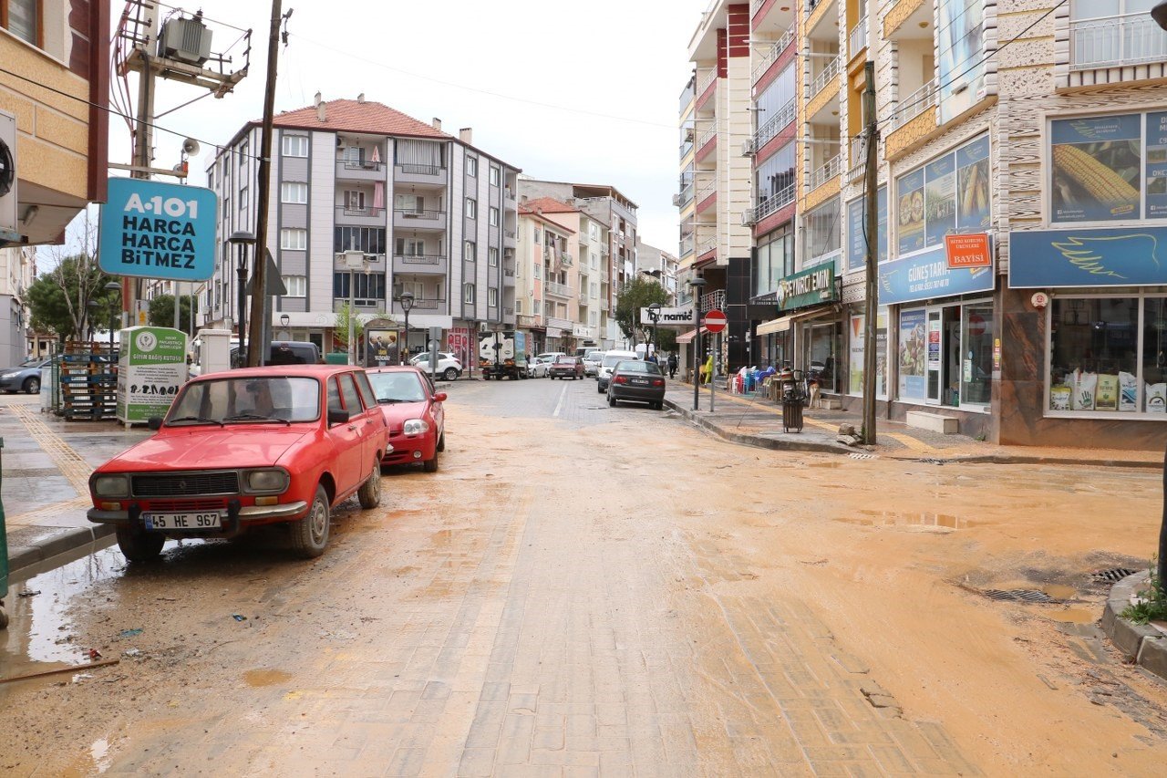 Saruhanlı’nın taşkın sorunu büyükşehir tarafından çözüldü